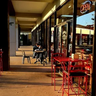 the outside of a restaurant