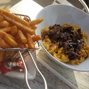 Pulled Pork Mac N Cheese