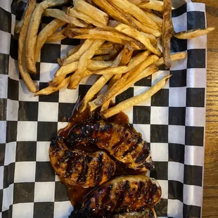 Grilled chicken tenders &amp; fries
