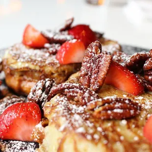 Join us on December 17th from 11-1PM. FireLake is Hosting Brunch with Santa. Complimentary Photo w/ Toys for Tots Donation.