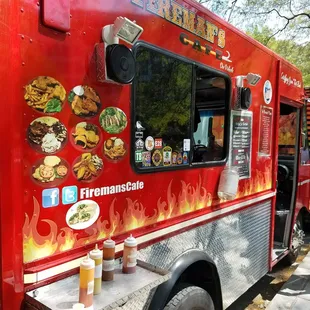 people ordering food