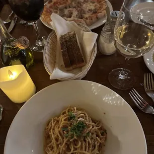 Spaghetti Alla Bolognese and Salsiccia Pizza