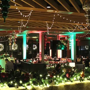 It&apos;s the holiday season &amp; we had the chance to preview Hilton Denver Inverness&apos; Blazing Bright pop-up experience.