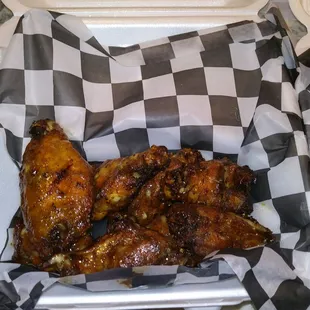 Smoked wings with Alabama BBQ sauce