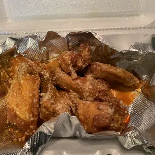 Spicy garlic Parmesan wings (6)