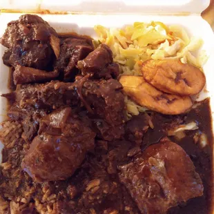 Stewed chicken (sweet and spicy!), Rice and Peas with Oxtail gravy, cabbage and plantains:)