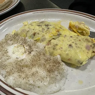 Omelet with grits