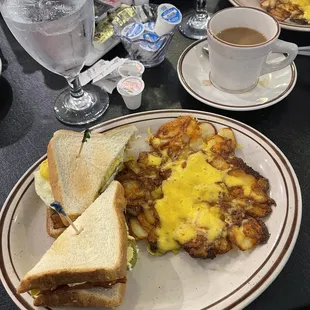 Breakfast sandwich with crispy hashbrown casserole