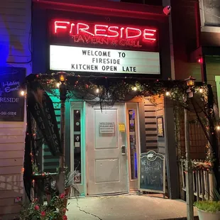 Entrance on Ravenswood just across from the Rosehill Cemetery. It&apos;s a nice local bar with good food.