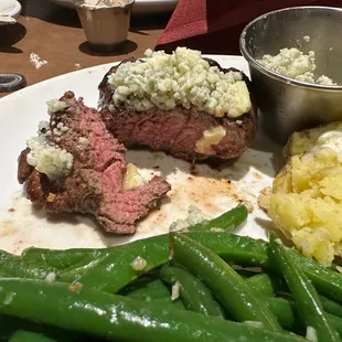 6oz Filet topped with Blue Cheese Crumbles along w/Baby Red Smashed Potatoes and Green Beans