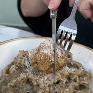 Cacio e Pepe with truffle egg crouton