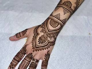 Henna Hands by Nida
