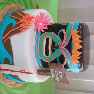 a cake decorated like a tiki mask