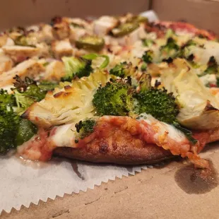 Close up of their thin crust. It's good, but cannot hold if there are too many toppings. 12/31/2022