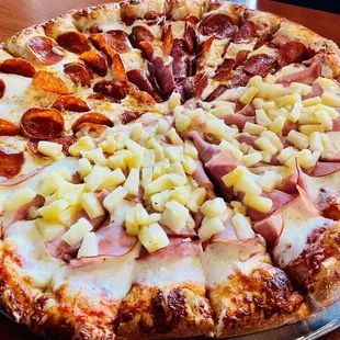 Half Pepperoni and half Sweet Pig. Light on the sauce, kiddie cut.