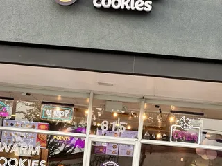 Insomnia Cookies
