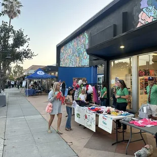 Crafts, art and non-profit tabling
