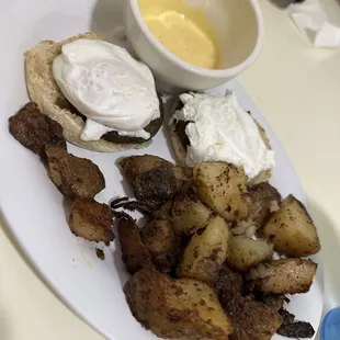 Eggs Benedict w/sausage and sausage I. The side 5/10