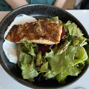 Grilled Salmon Salad