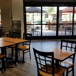 Indoor and outdoor seating. 9/10/2021