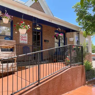 Southern Colorado&apos;s friendliest quilt shop with superb customer service since 2012.