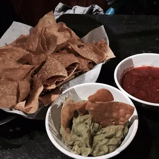 House-Made Chips & Guacamole