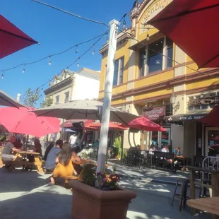 Cute patklet outside the Wine Shop.