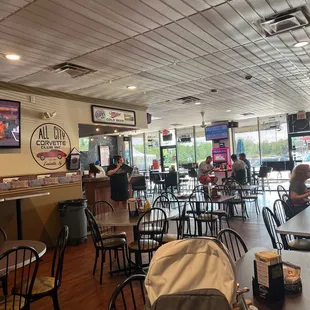 Very clean and spacious at lunch time.