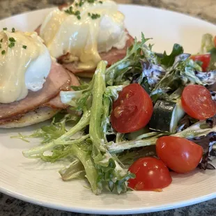 Eggs Benedict w/ a side salad