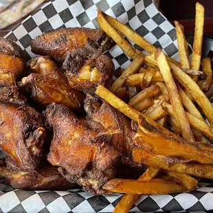 12 smoked wings naked with fresh cut fries