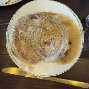 Lemon Glazed Cinnamon Roll