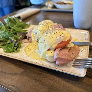 Classic eggs Benedict
