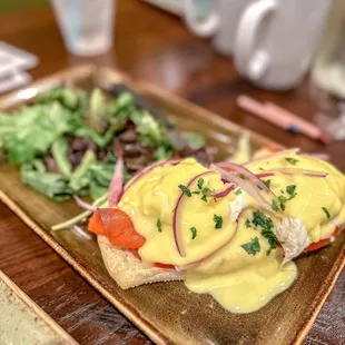 Smoked salmon egg benedict