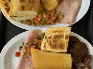 Taino's Bakery & Deli