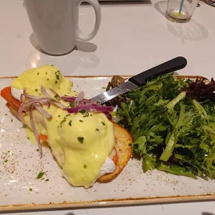 Salmon eggs Benedict