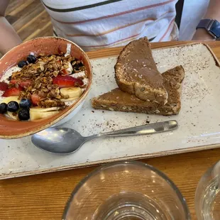 Power Breakfast Quinoa Bowl