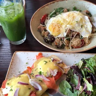 Power Breakfast Quinoa Bowl