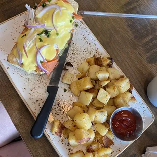 Smoked Salmon Eggs Benedict