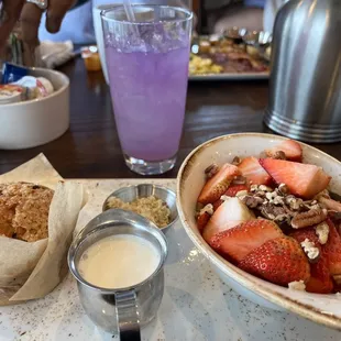 Oatmeal, chocolate chip muffin and the Purple Haze juice.