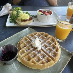 Bacon Tomato and Arugula Egg Benedict