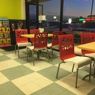the interior of a fast food restaurant