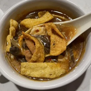 Hot &amp; sour soup with fried noodles