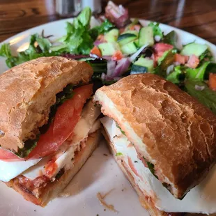 Fresh mozzarella sandwich, with mixed greens