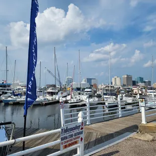 Route to restaurant entrance