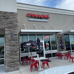 the outside of the restaurant