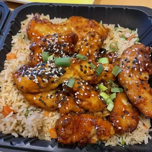 GENERAL TSO&apos;S CRISPY CHICKEN FRIED RICE