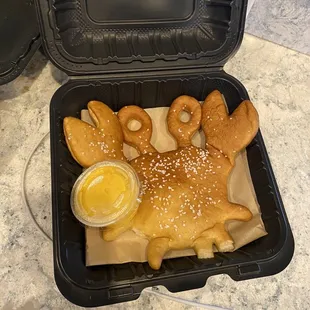 Krab Mr. Crab&apos;s Jumbo Soft Pretzel