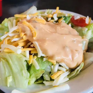 Dinner salad with 1000 island