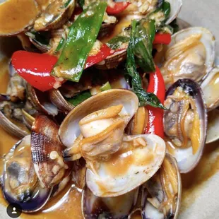 Clam with sweet basil