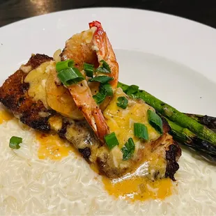 Blackened redfish, grilled shrimp and asparagus. It was ok, but I prefer the lobster &amp; shrimp grilled cheese sandwich with fries so yummy!